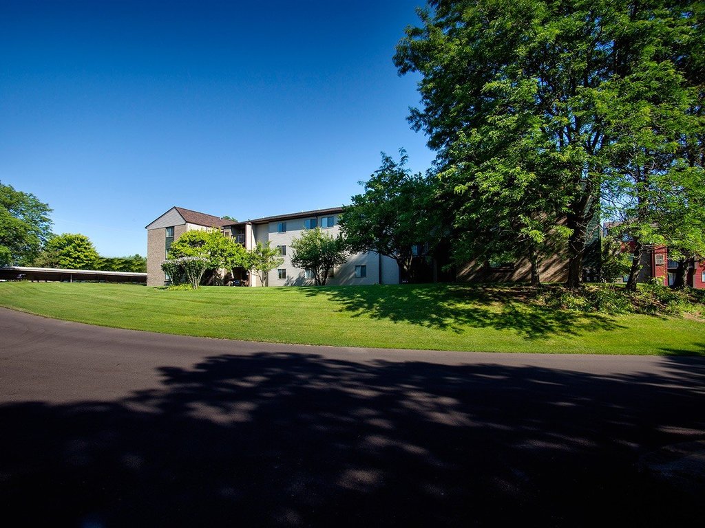 Apartments In Kentwood, MI Woodbridge Apartments
