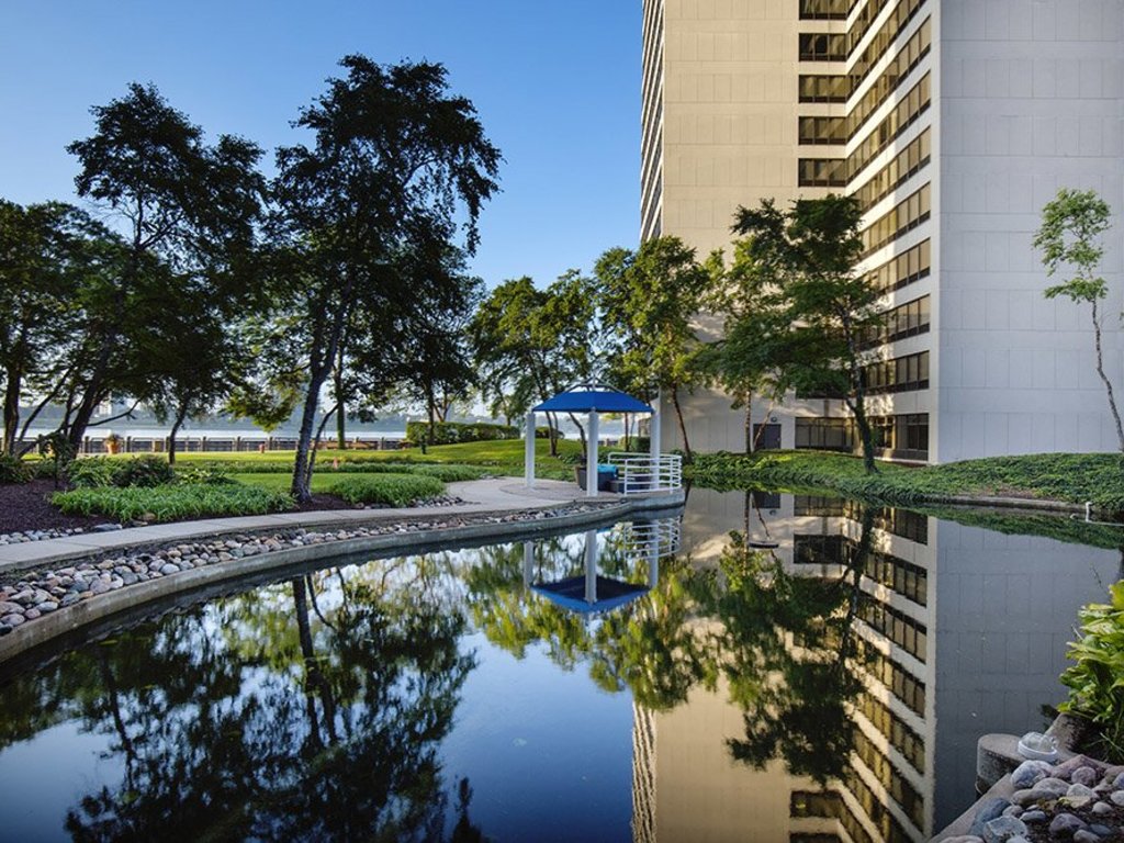 Detroit High Rise Apartments Riverfront Towers Amenities