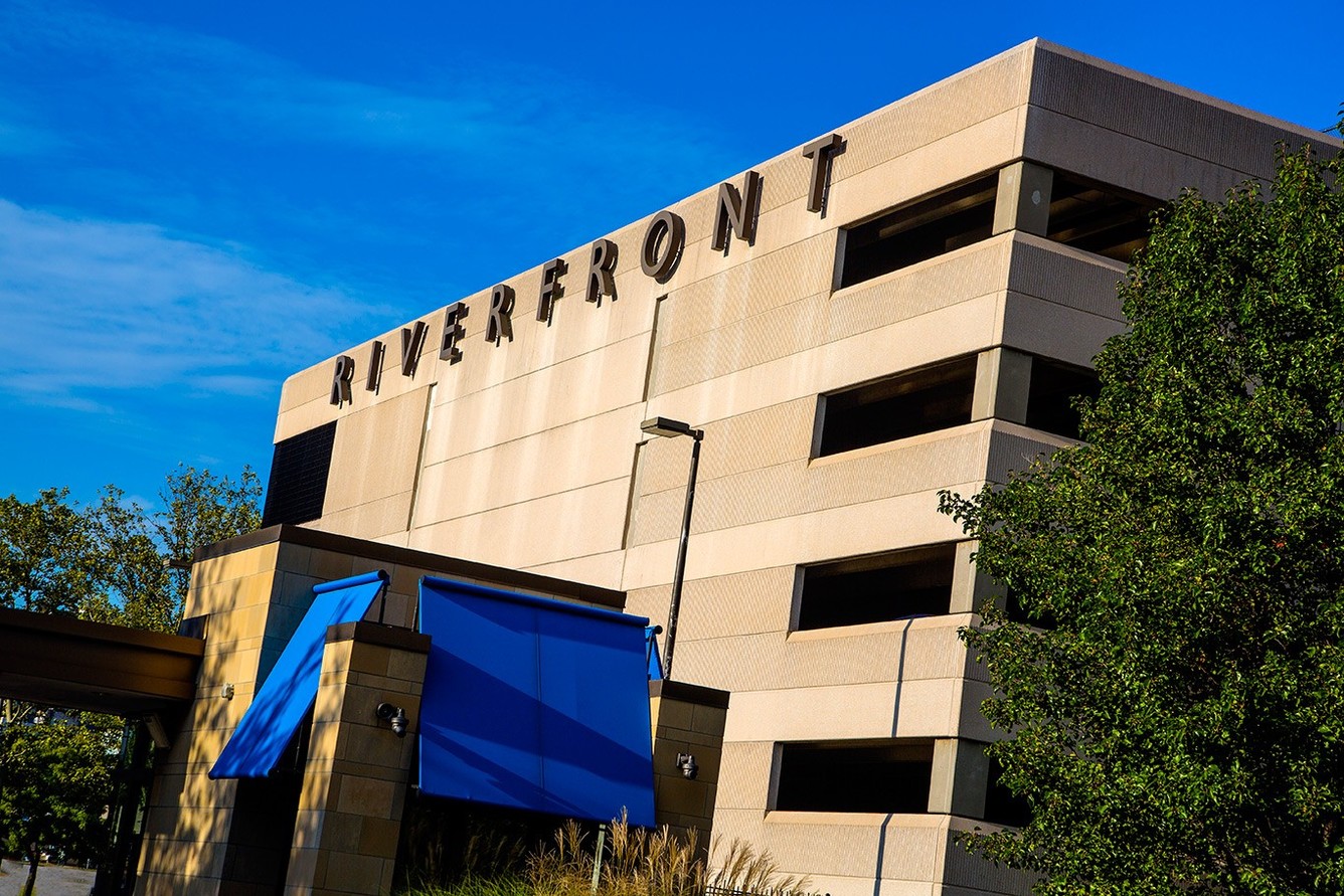 Detroit Riverfront Apartments Riverfront Towers