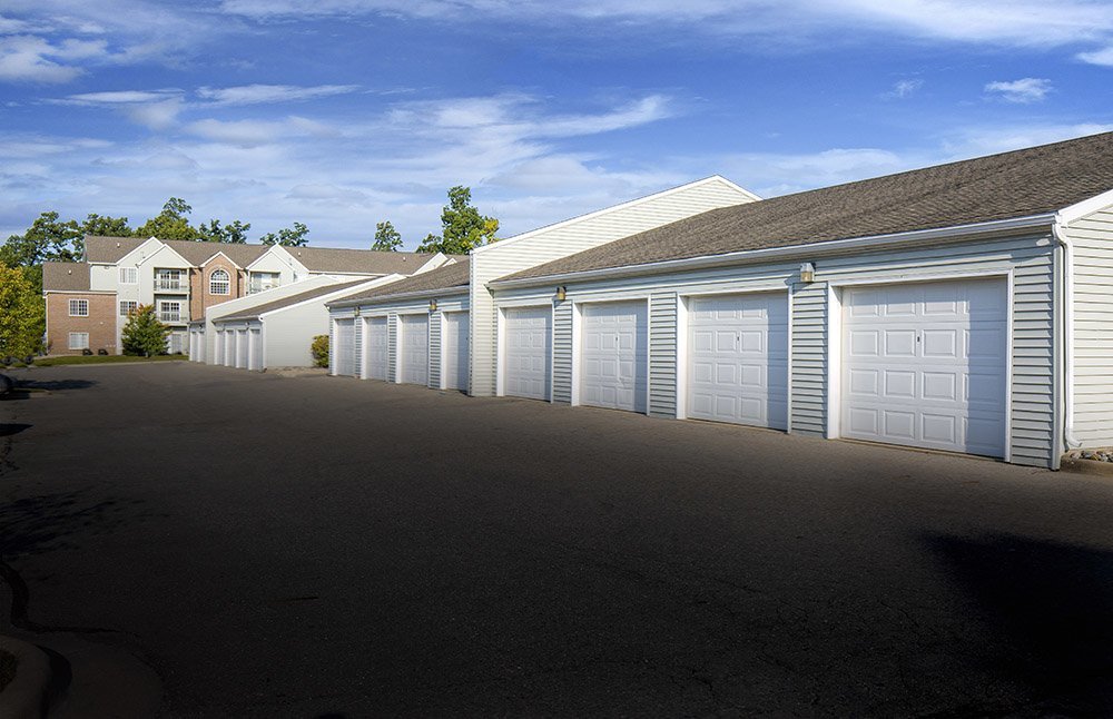 Somerset Park Apartments Bath, MI Residents