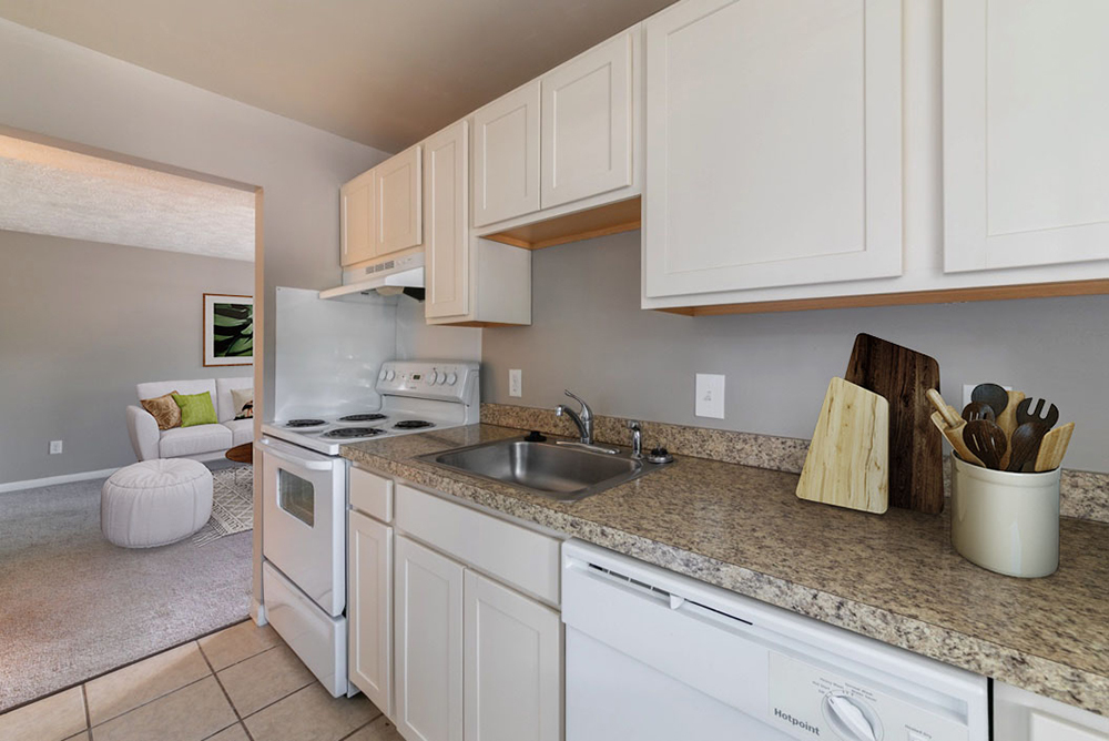 Pet Friendly Apartments in Lansing, Michigan Stonehedge Apartments