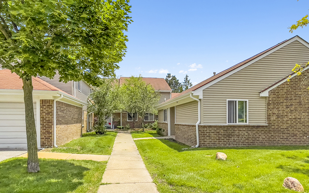 Apartment in West Bloomfield Michigan | 83 West | Features