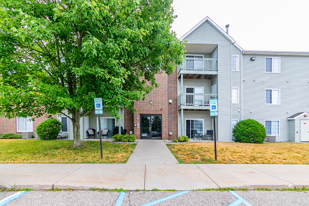 Apartments in Bath, Michigan Somerset Park Features