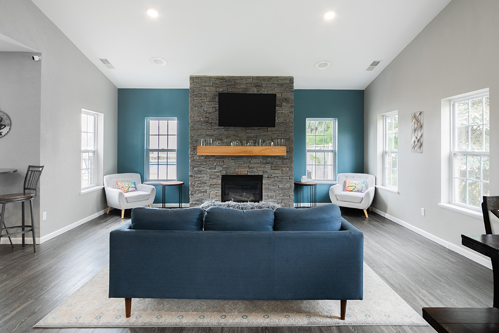 Somerset Park Apartments Bath, MI Residents