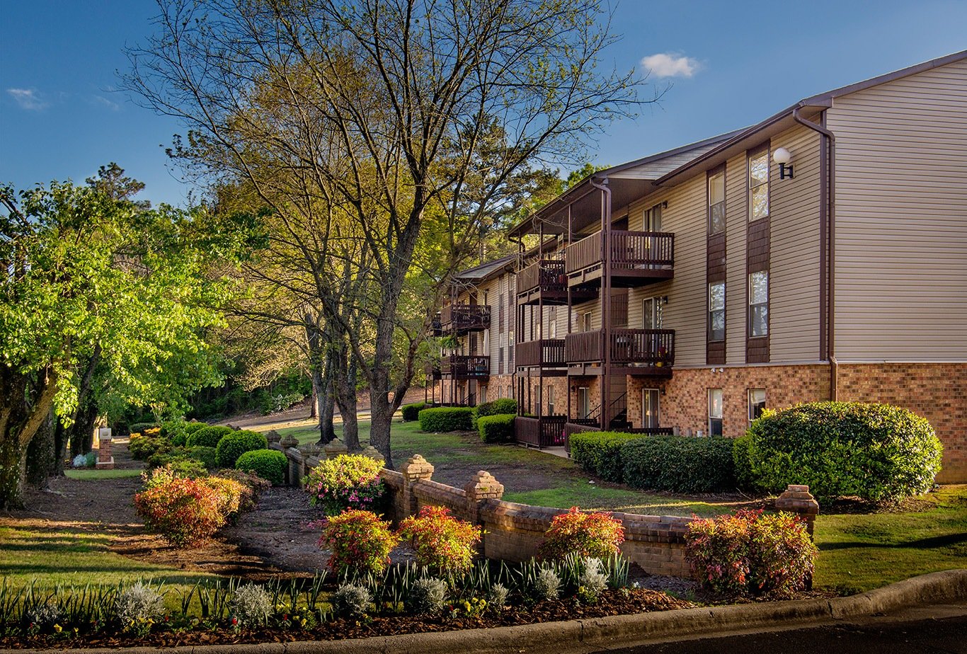 Neighborhood Apartments in Gardendale, Alabama Woodbrook Apartments